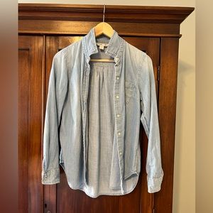 Old Navy chambray shirt small